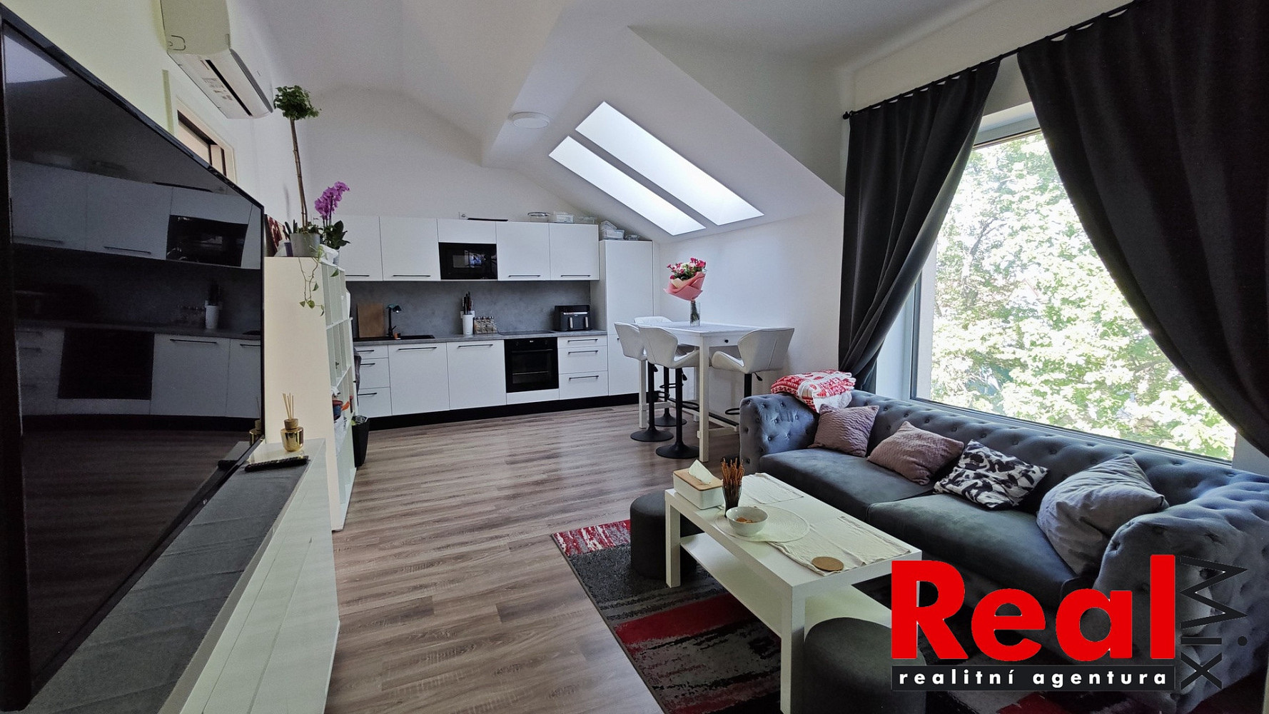 Pronájem bytu 2+kk 52 m² — photo 2
