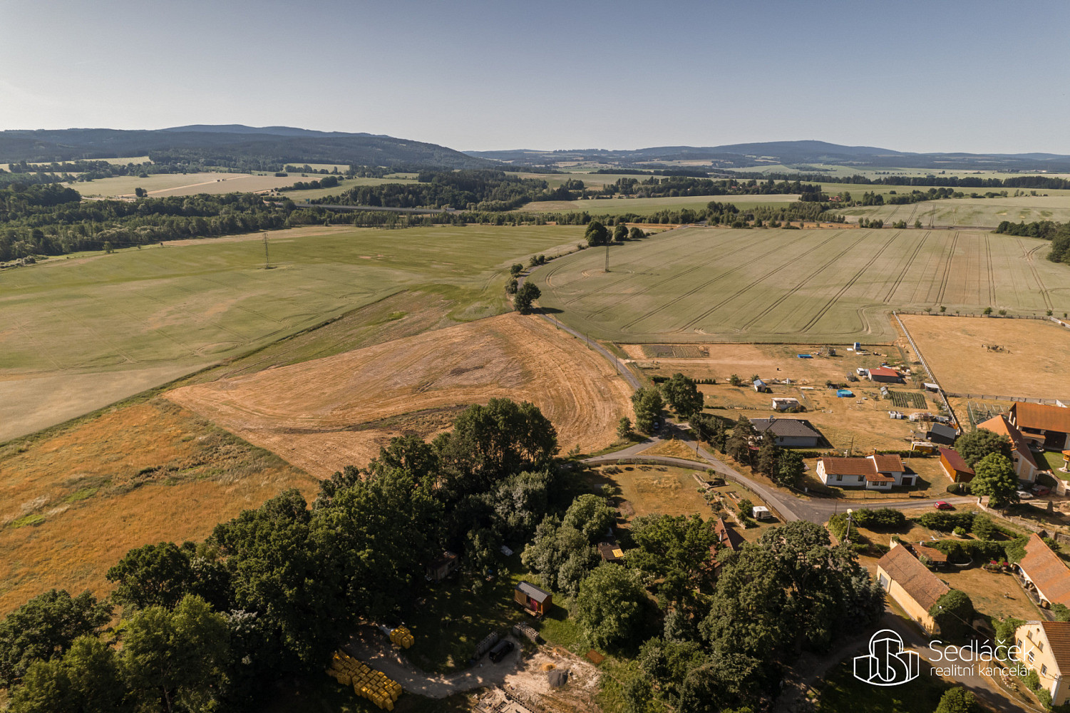 Prodej stavebního pozemku 1 378 m² – pohled 4