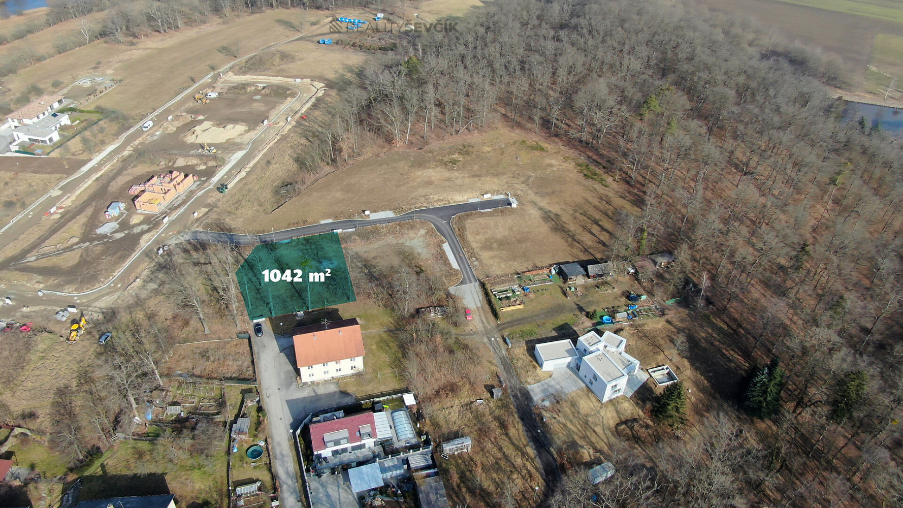 Prodej stavebního pozemku 1 042 m² – fotografie 4