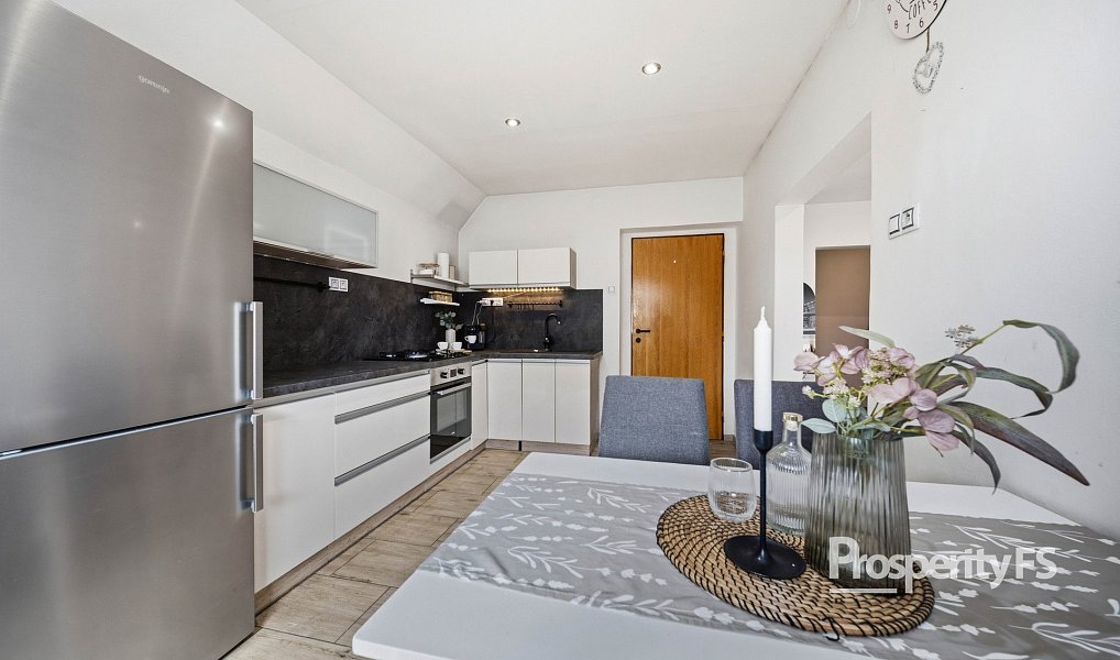 Prodej domu 247 m² s pozemkem 1 294 m², Lužná – náhled fotky 3