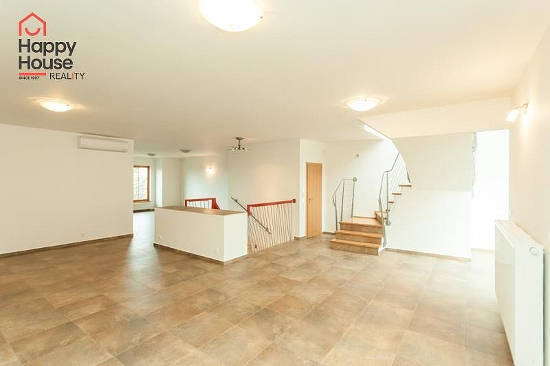 Pronájem domu 290 m² s pozemkem 550 m² — photo 4
