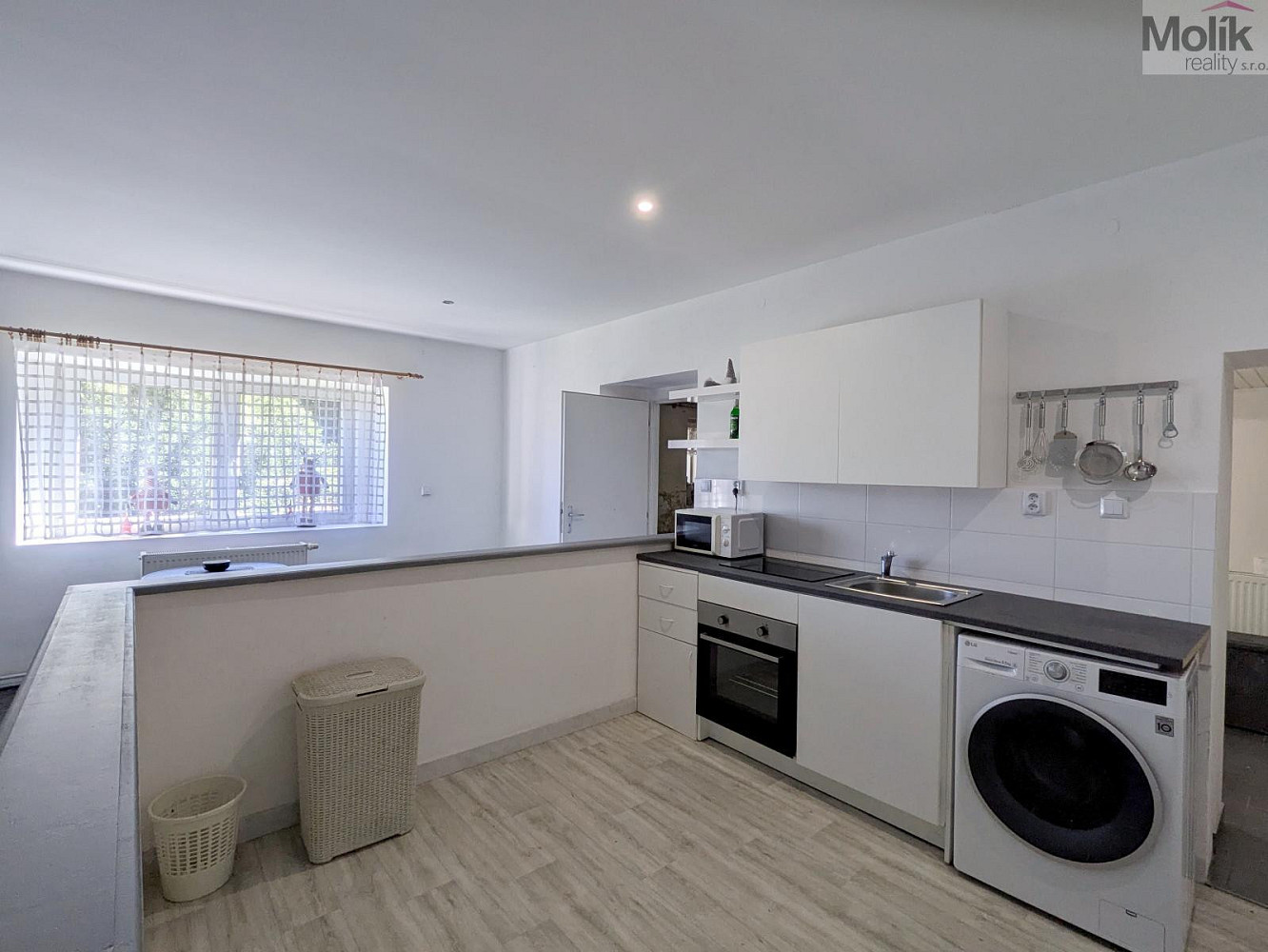 Prodej domu 252 m² s pozemkem 2 886 m² – fotografie 2
