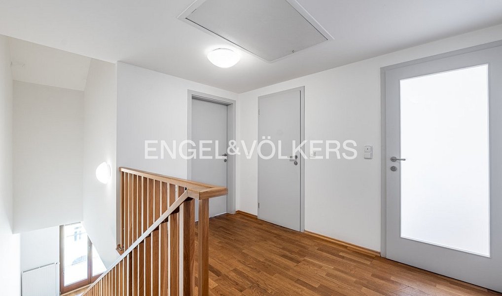 Pronájem bytu 4+1 147 m², Praha – náhled fotky 11