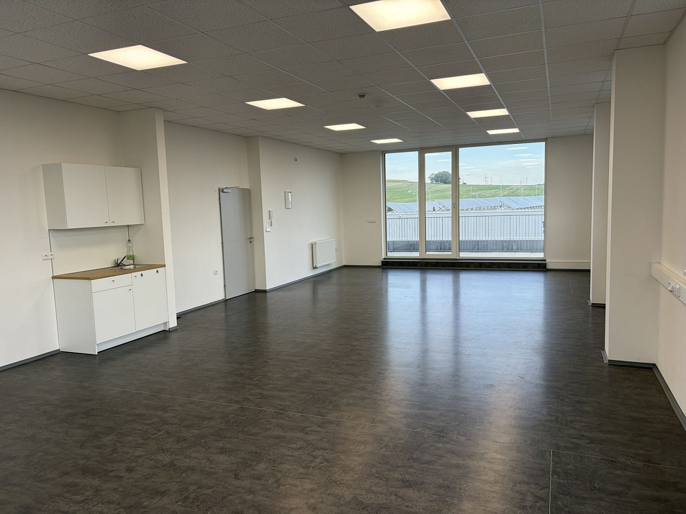 Pronájem kanceláře 84 m² – fotografie 2