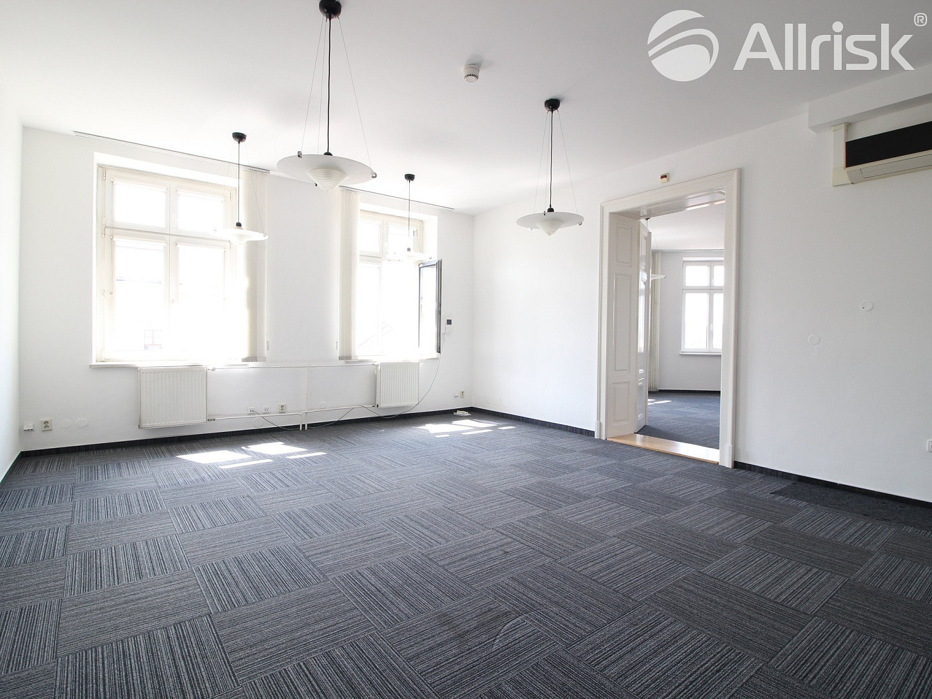 Pronájem kanceláře 527 m² – fotografie 2
