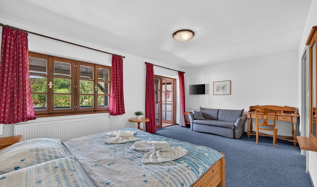 Prodej ubytovacího objektu 1 750 m², Rožmberk nad Vltavou – náhled fotky 21