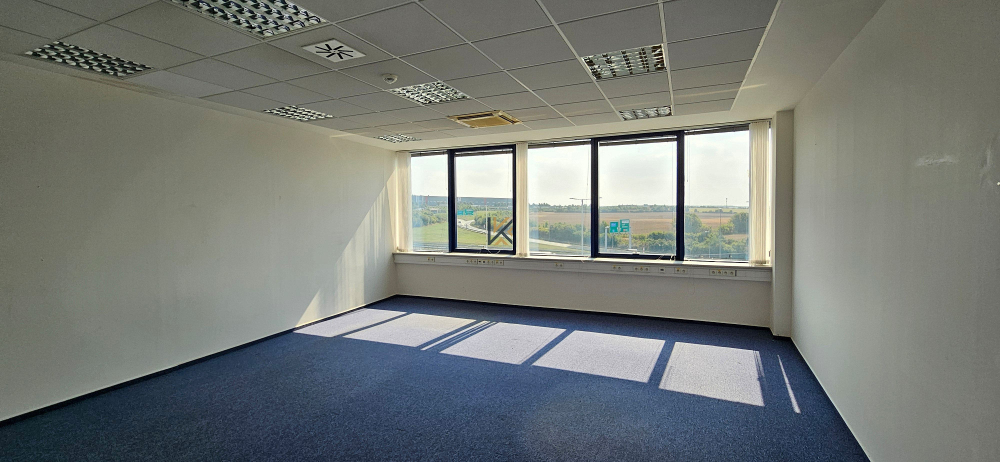 Pronájem kanceláře 555 m² – pohled 6