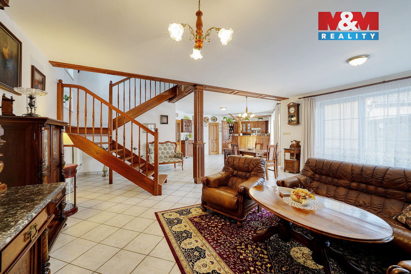 Prodej domu 348 m² s pozemkem 887 m² – fotografie 2