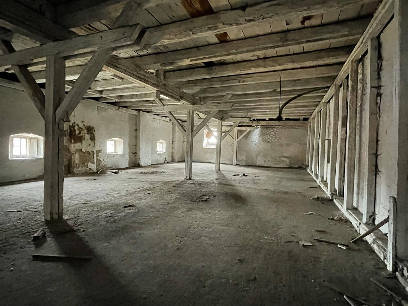 Pronájem skladovacích prostor 408 m²
