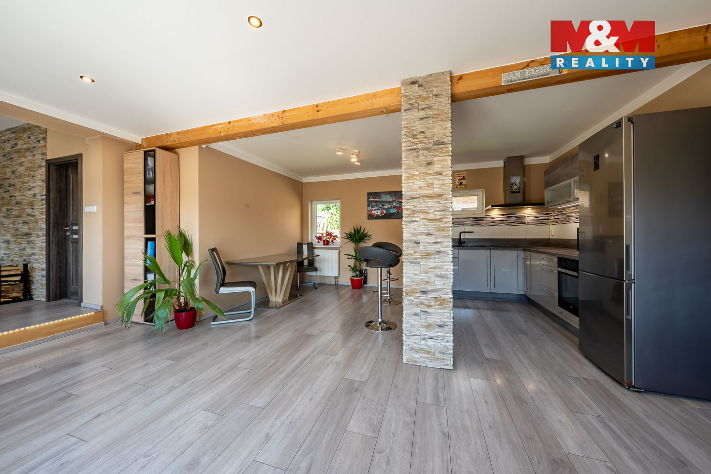 Prodej nájemního domu, činžáku 340 m² — photo 2