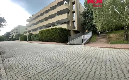 Pronájem garážového stání, 13 m2, Praha 8, ul. K Haltýři, Praha 7 - Troja