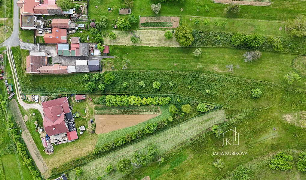 Prodej stavebního pozemku 2 455 m², Vřesovice – náhled fotky 5