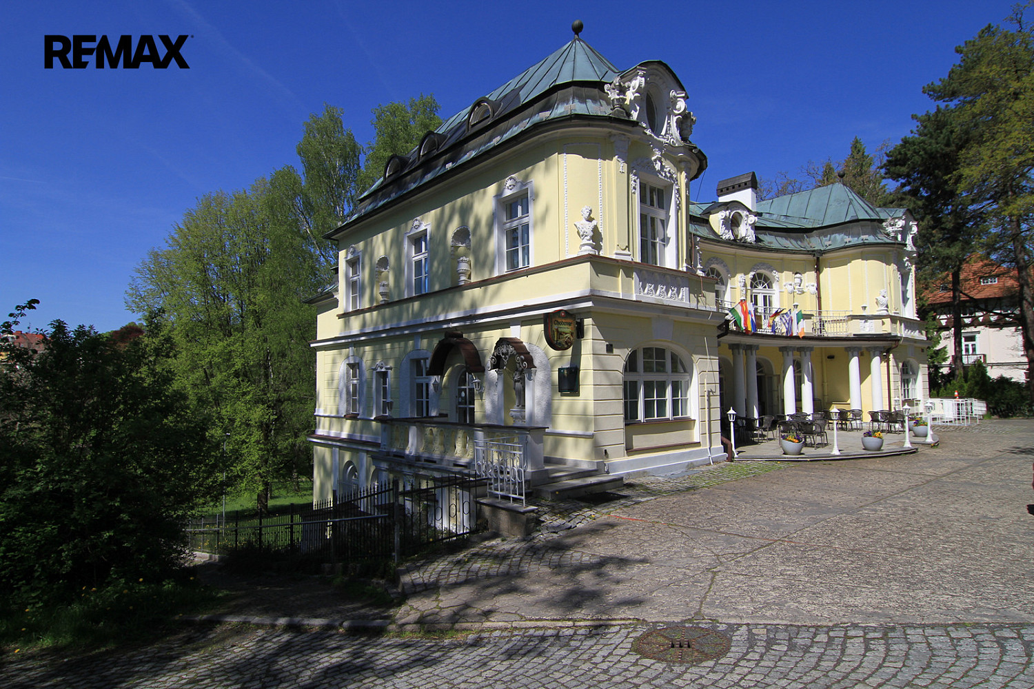 Prodej domu 600 m² s pozemkem 804 m² - Widok 2