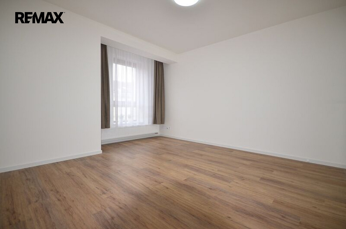Pronájem bytu 2+kk 74 m² — photo 3