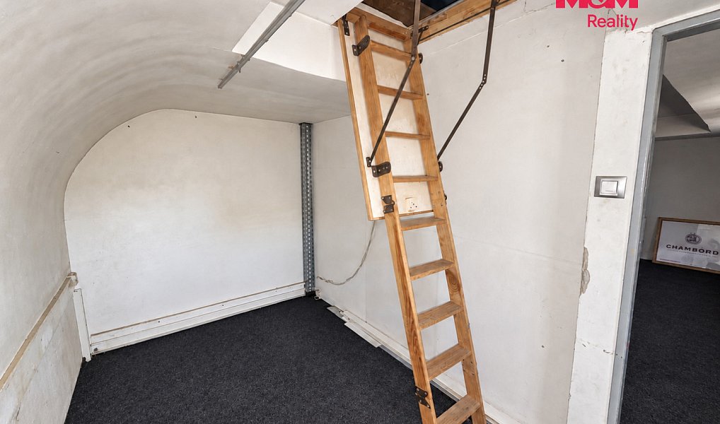 Pronájem obchodních prostor 237 m², Jesenice – náhled fotky 13