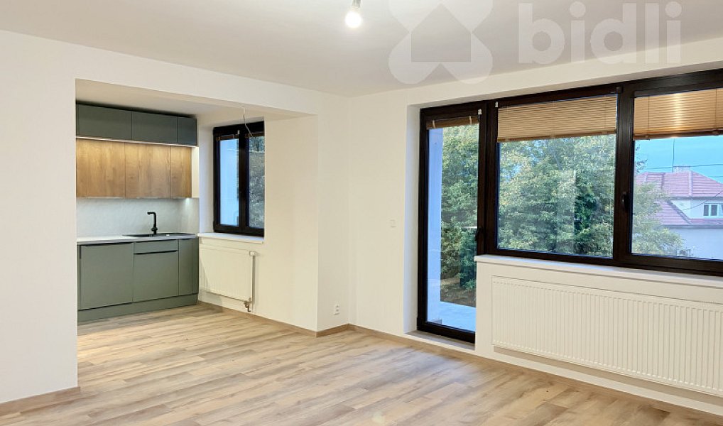 Pronájem bytu 3+1 88 m², Černošice – náhled fotky 7