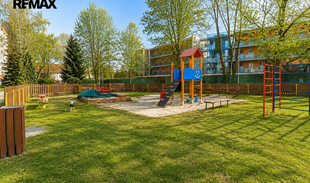 Prodej bytu 3+1 72 m², Jesenice – náhled fotky 22