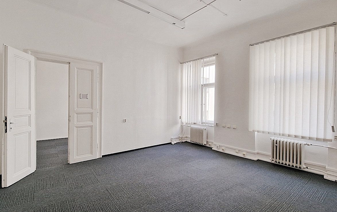 Pronájem kanceláře 76 m² – fotografie 3