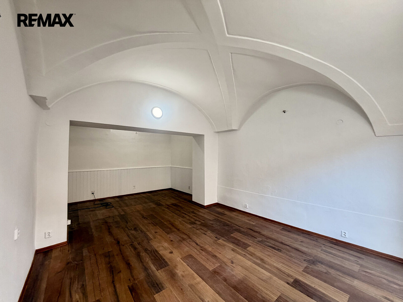 Pronájem obchodních prostor 45 m² – fotografie 2