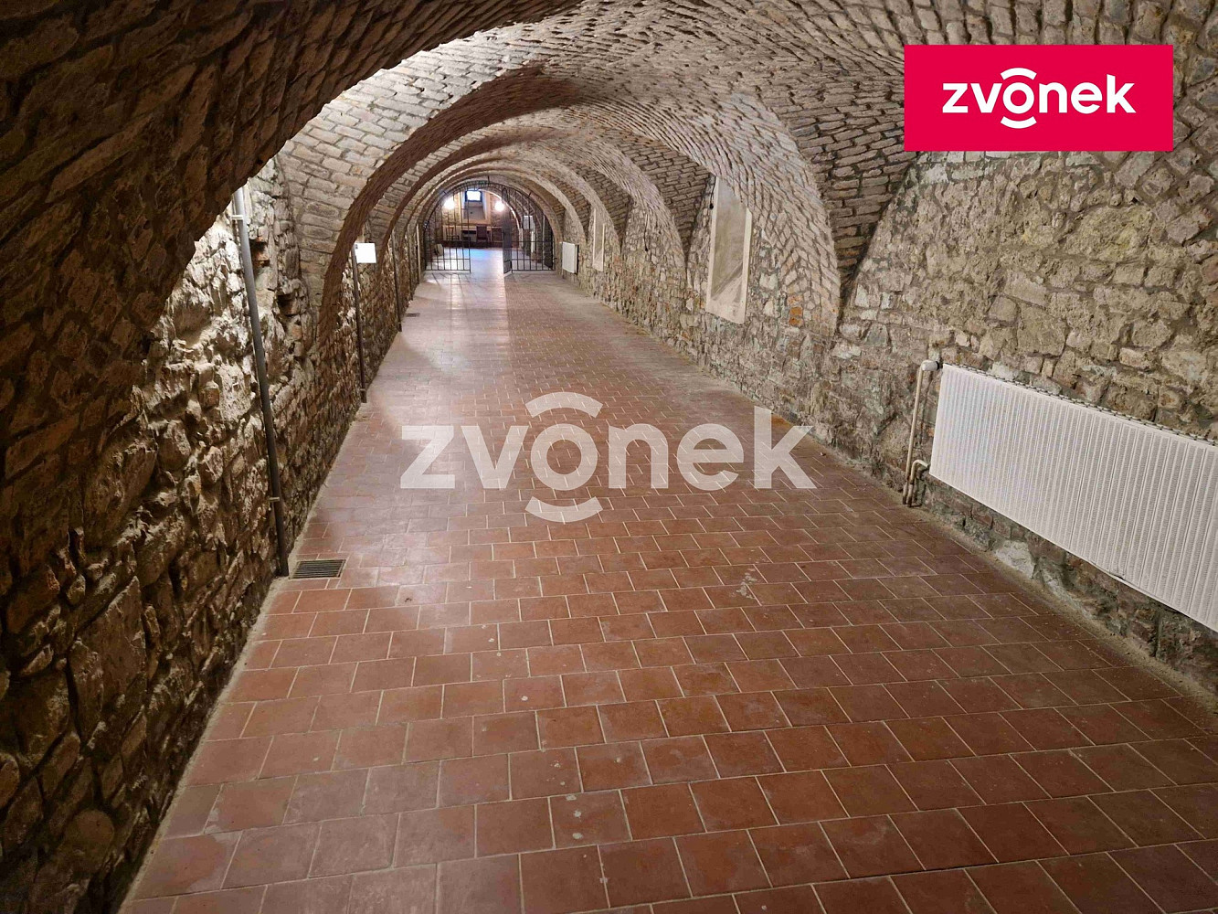 Pronájem obchodních prostor 650 m² – fotografie 2