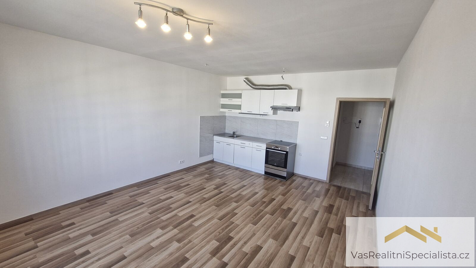 Pronájem bytu 2+kk 46 m² – pohled 2