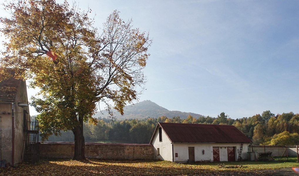 Prodej domu 1 000 m² s pozemkem 350 913 m², Stráž pod Ralskem – náhled fotky 4