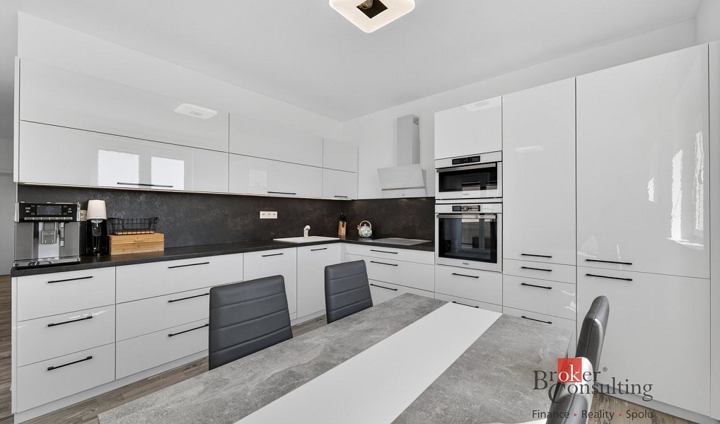 Prodej bytu 4+kk 80 m², Vochov – náhled fotky 2