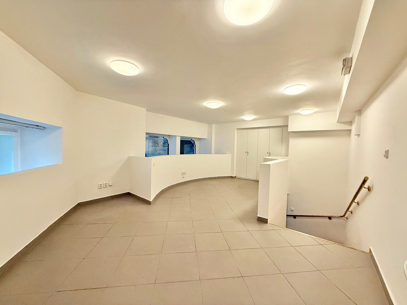 Pronájem kanceláře 120 m² – fotografie 3