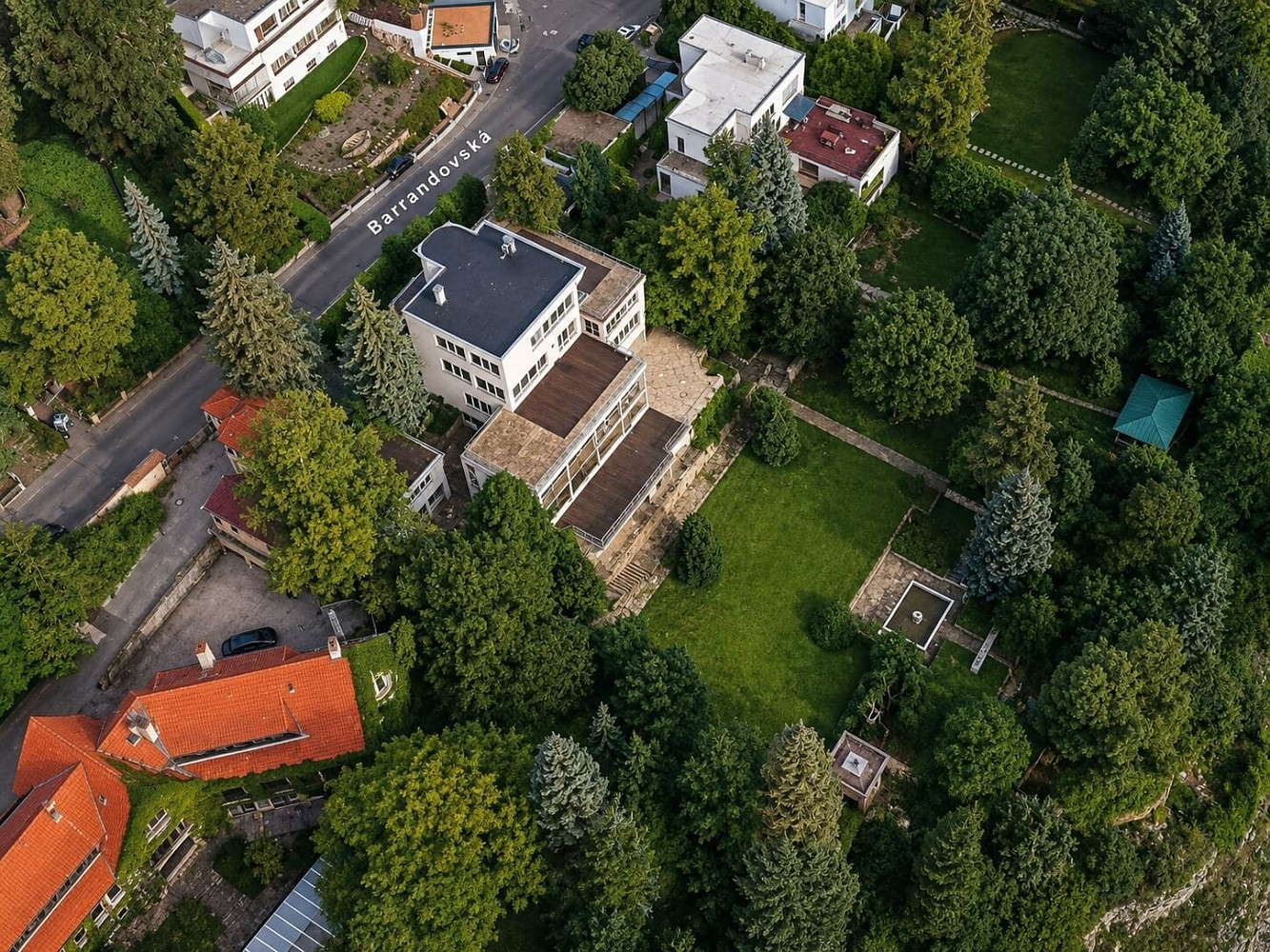 Pronájem domu 1 200 m² s pozemkem 3 532 m² – fotografie 3