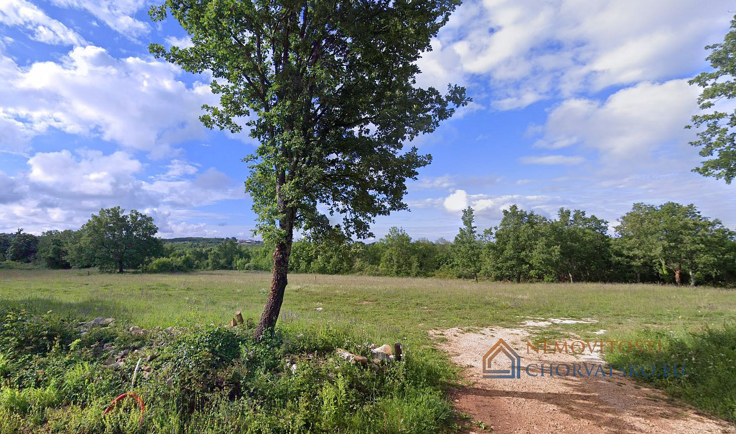 Prodej stavebního pozemku 1 841 m² – pohled 2