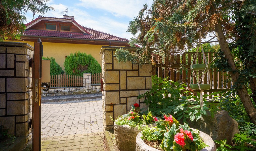 Prodej domu 160 m² s pozemkem 540 m², Horoměřice – náhled fotky 2