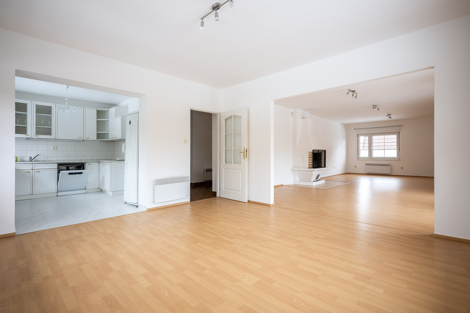 Pronájem domu 365 m² s pozemkem 539 m² – fotografie 3