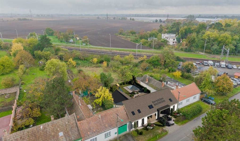 Prodej stavebního pozemku 1 387 m², Hrušky – náhled fotky 5
