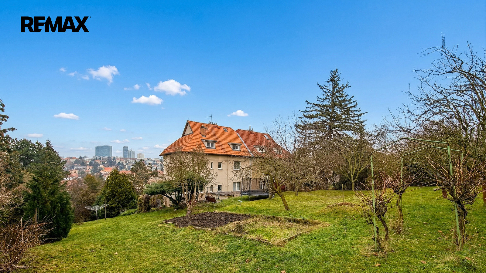 Prodej domu 255 m² s pozemkem 1 224 m²