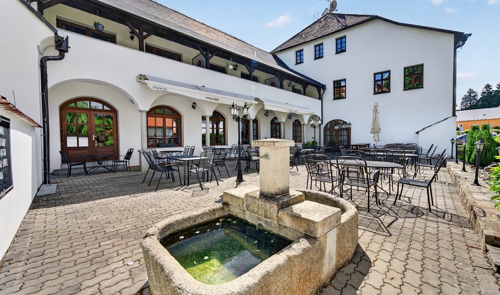 Prodej ubytovacího objektu 1 750 m², Rožmberk nad Vltavou – náhled fotky 10