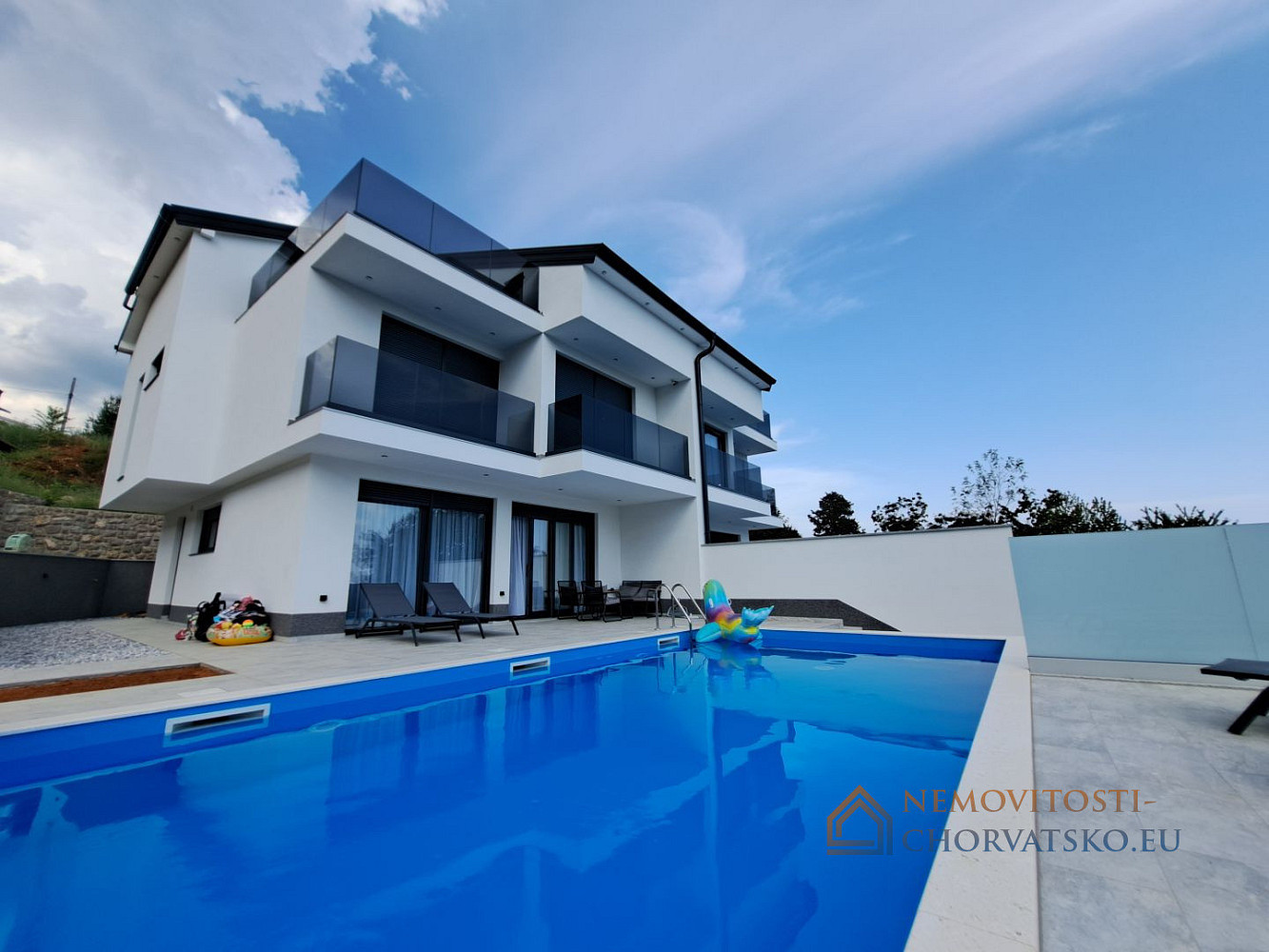 Prodej domu 450 m² s pozemkem 450 m² - Widok 3