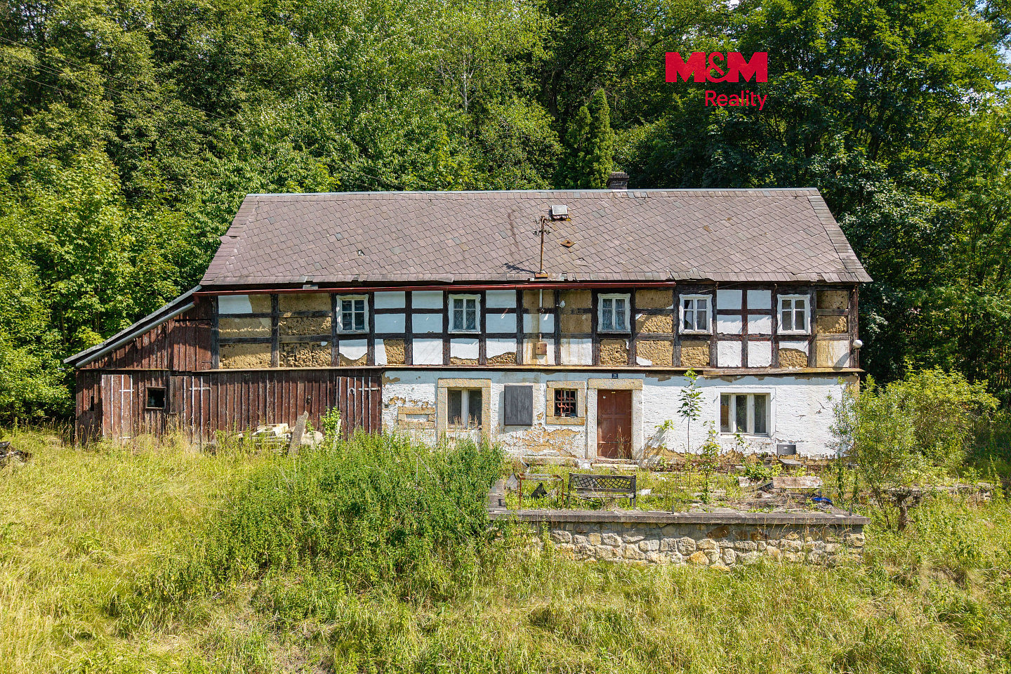 Prodej domu 242 m² s pozemkem 1 789 m²