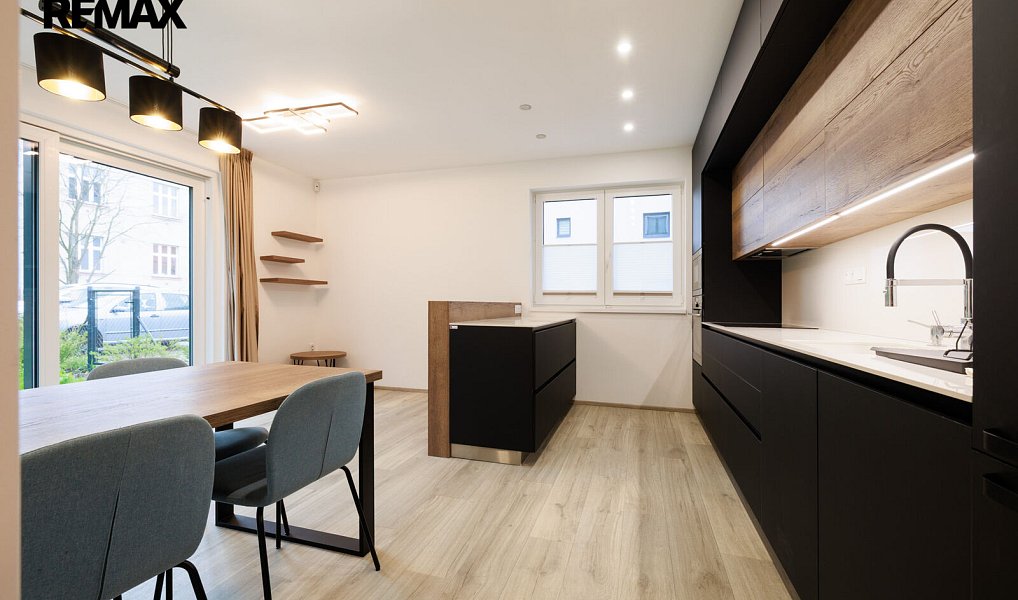 Prodej bytu 3+kk 71 m², Hronov – náhled fotky 2