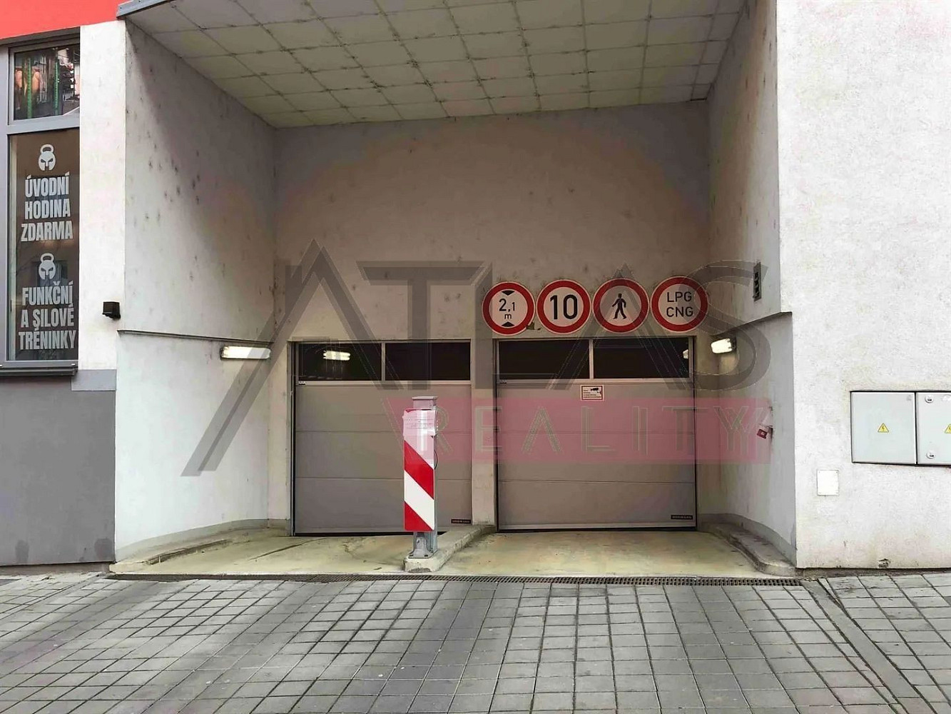 Pronájem bezpečného garážového stání, kloboučnická ulice, praha 4 nusle — photo 2