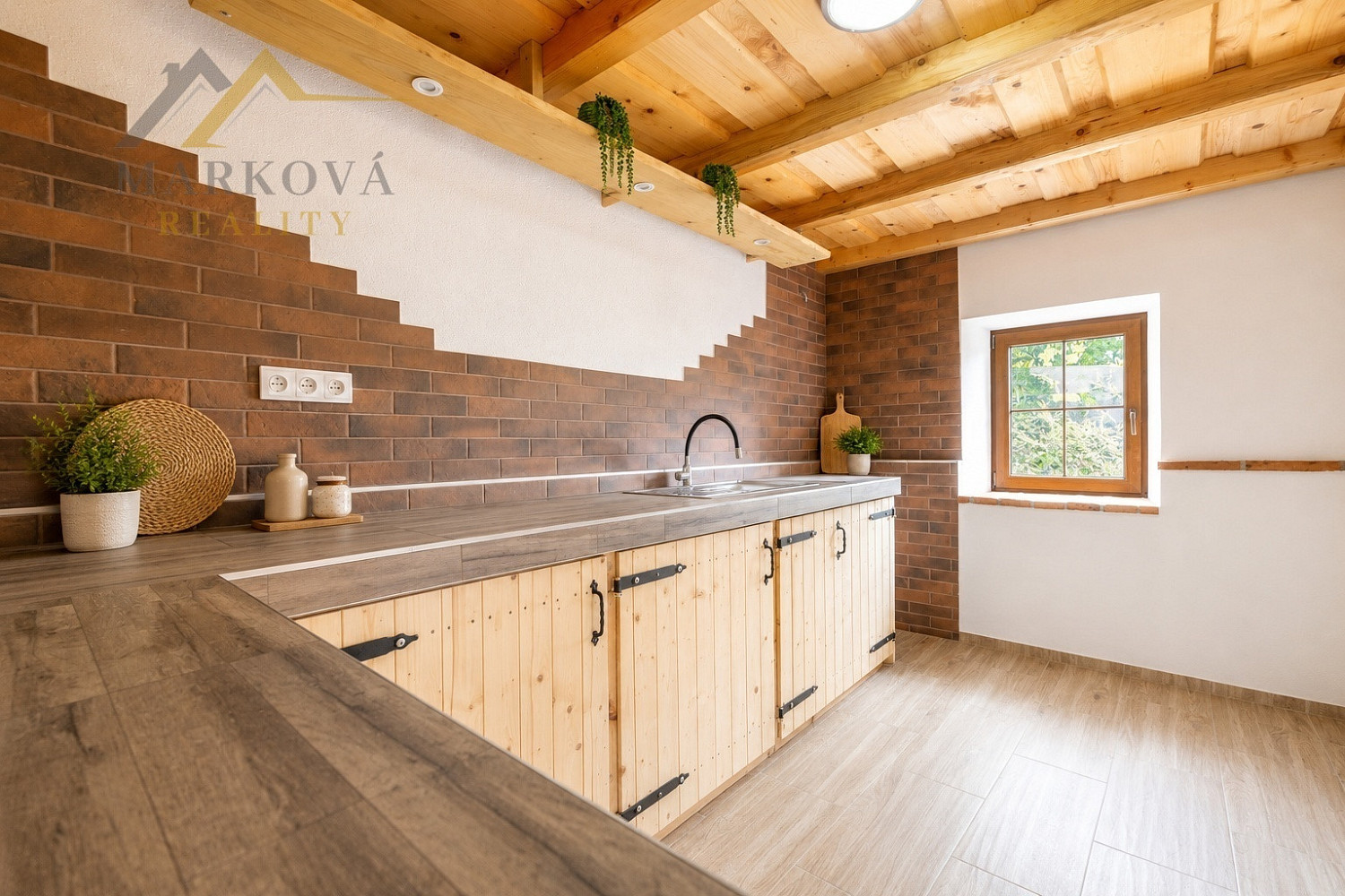 Prodej domu 194 m² s pozemkem 1 228 m² – fotografie 4