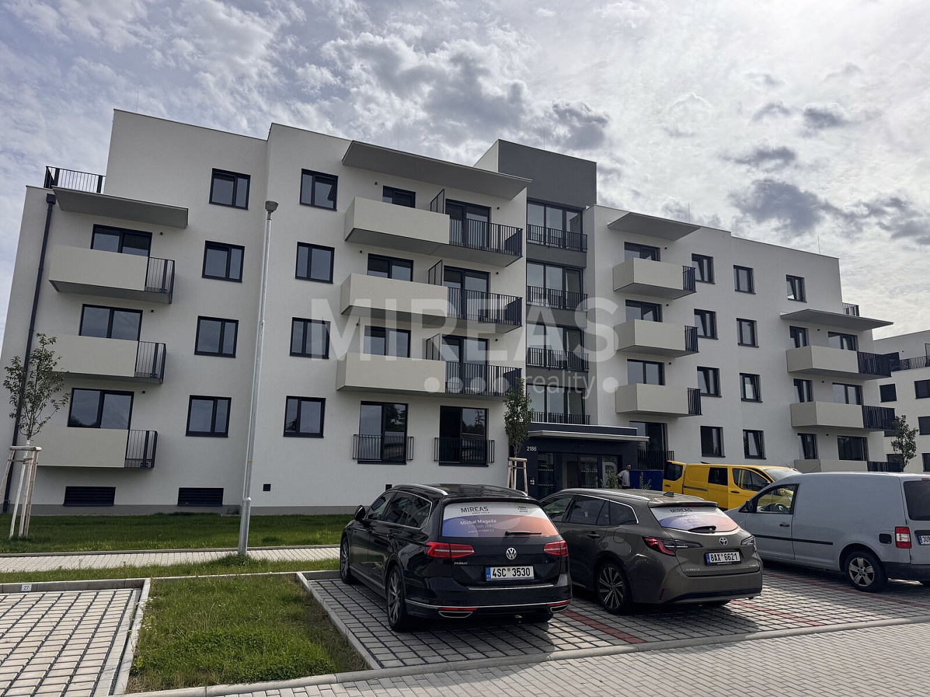 Lysá nad Labem, pronájem garážového místa se sklepem v bytovém domě , okr. Nymburk