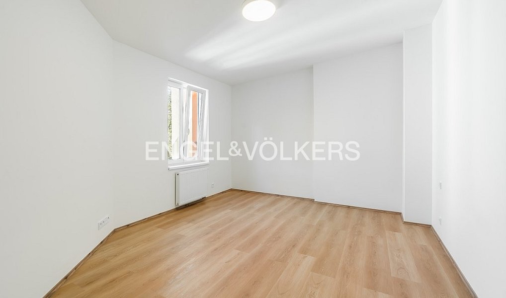 Pronájem bytu 2+kk 65 m², Praha – náhled fotky 3