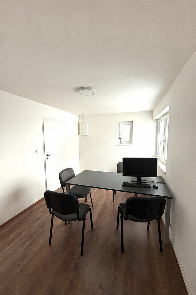 Pronájem kanceláře 337 m² – fotografie 2