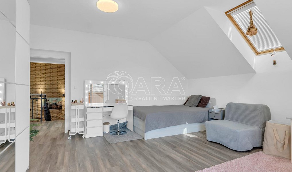 Prodej domu 255 m² s pozemkem 775 m², Šestajovice – náhled fotky 16