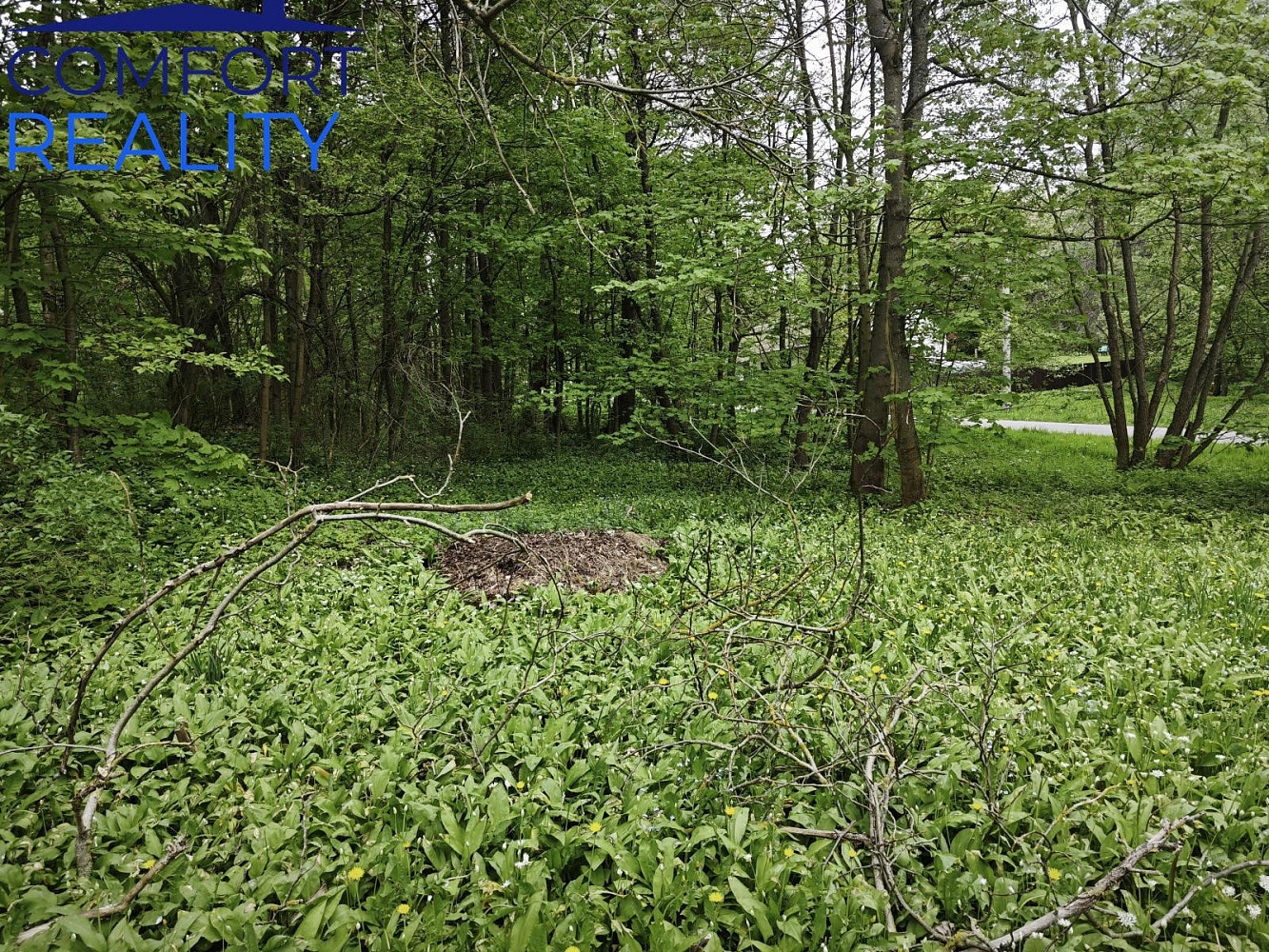 Prodej stavebního pozemku 637 m² – pohled 2