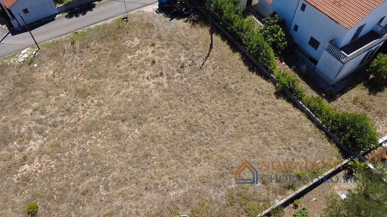 Pozemek 613 m2m², Privlaka – pohled 3
