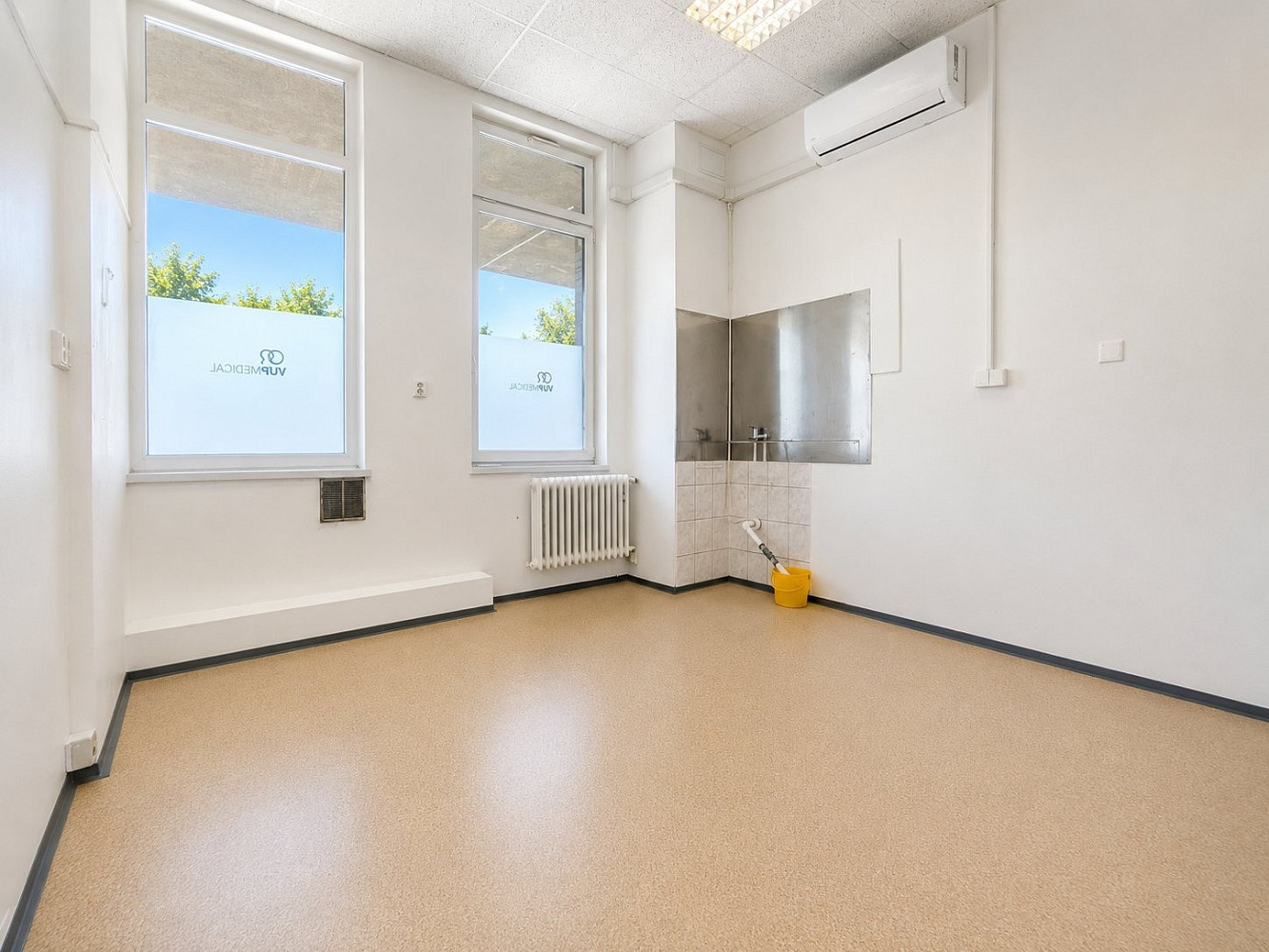 Pronájem kanceláře 137 m² — photo 3