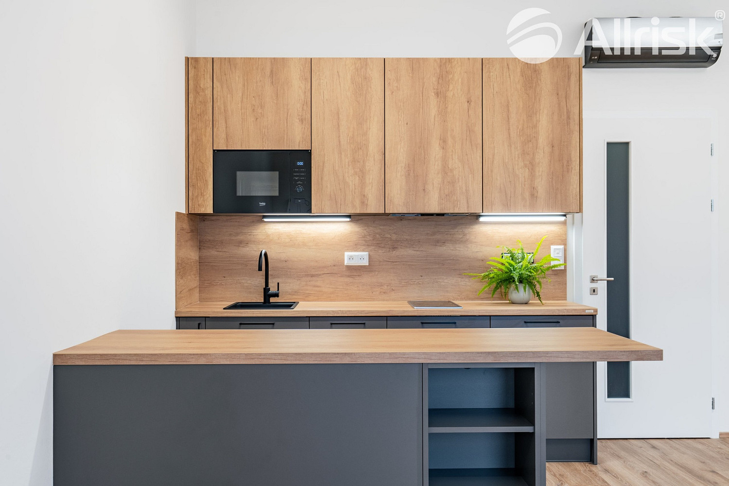 Pronájem obchodních prostor 48 m² — photo 2
