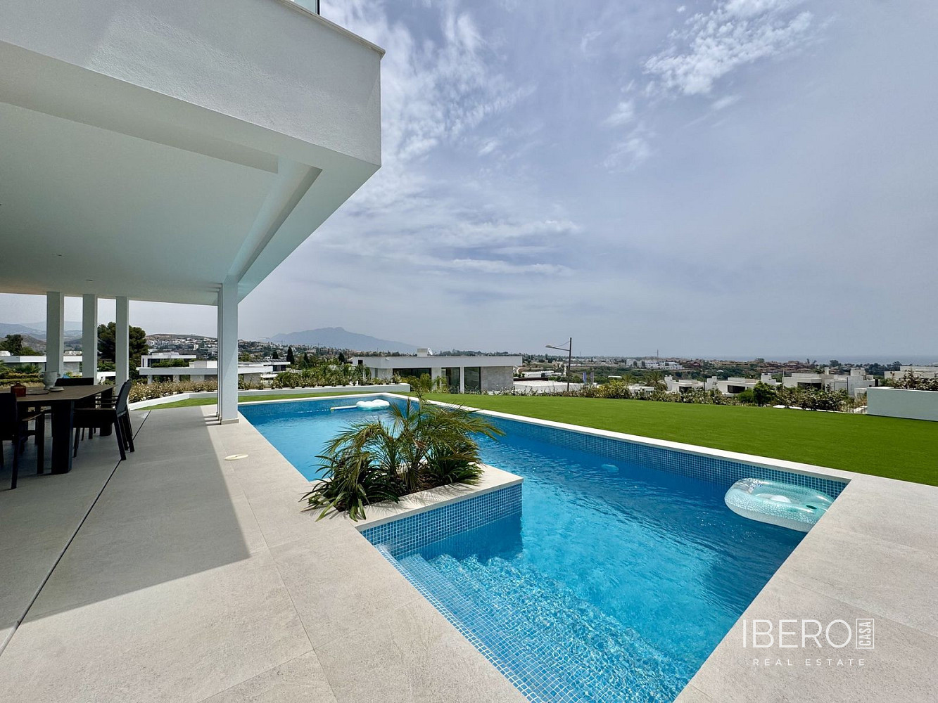 Prodej domu 460 m² s pozemkem 1 067 m²