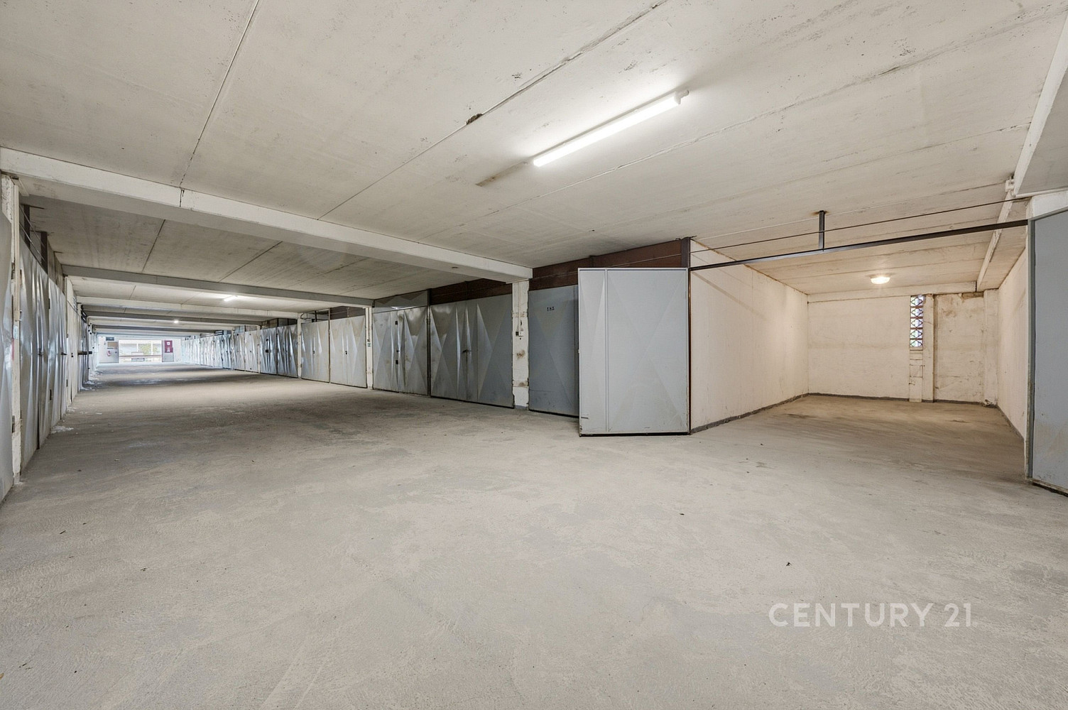 Prodej prostorné garáže, 18 m2, Manželů Dostálových, Praha - Kyje – fotografie 5